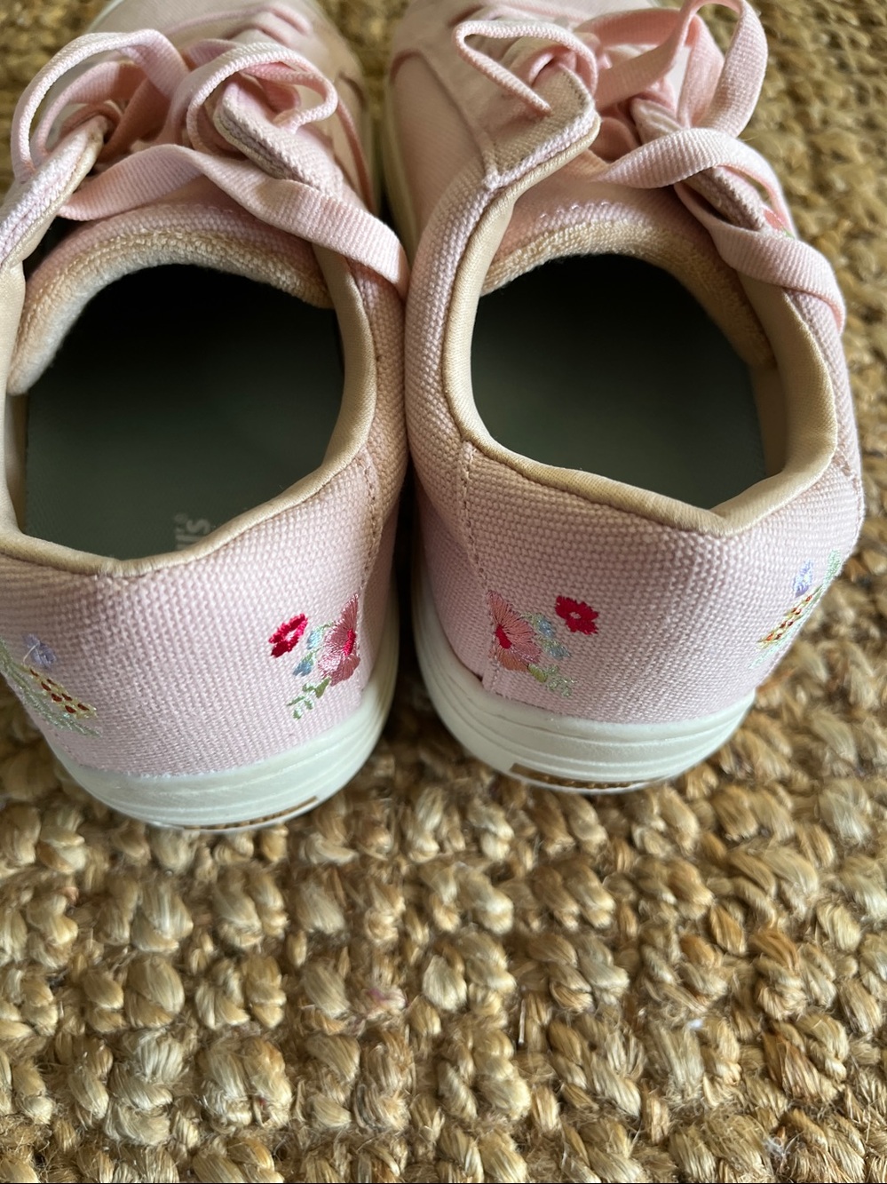 Dr. Scholl's Women’s Pink Floral Platform Sneakers
NWOT
8.5 - Picture 7 of 8